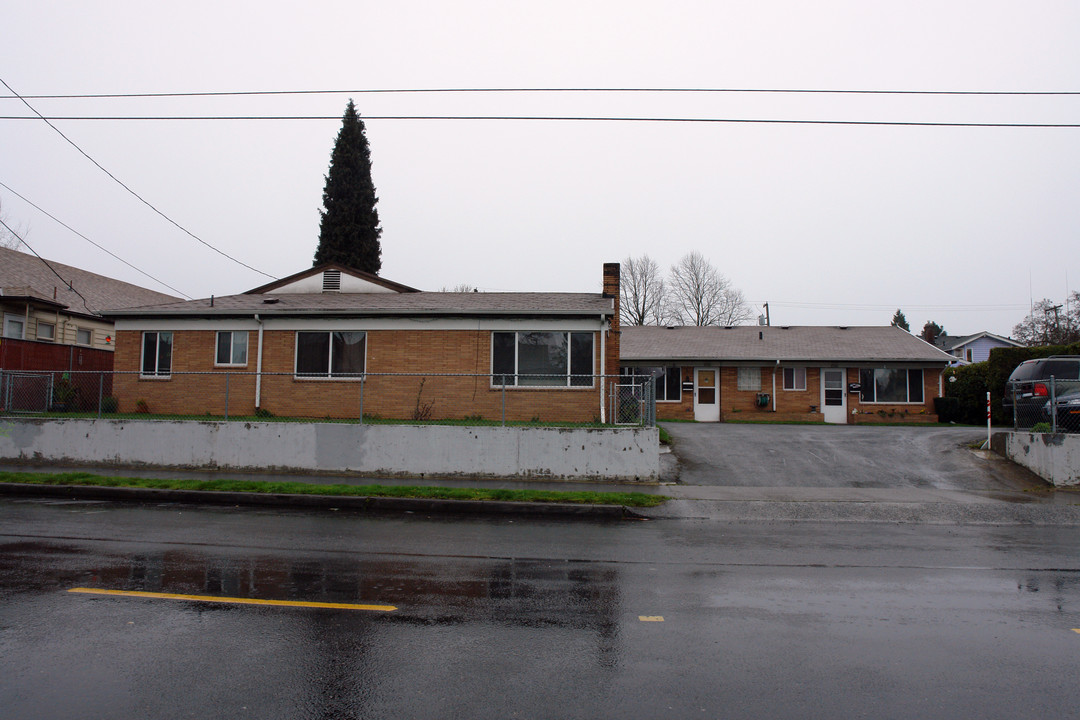 2526-2536 N Killingsworth St in Portland, OR - Building Photo