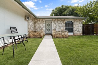 3426 Meadow Dr in San Antonio, TX - Building Photo - Building Photo