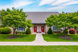 Lake Park Reserve in St. Francis, WI - Foto de edificio - Building Photo