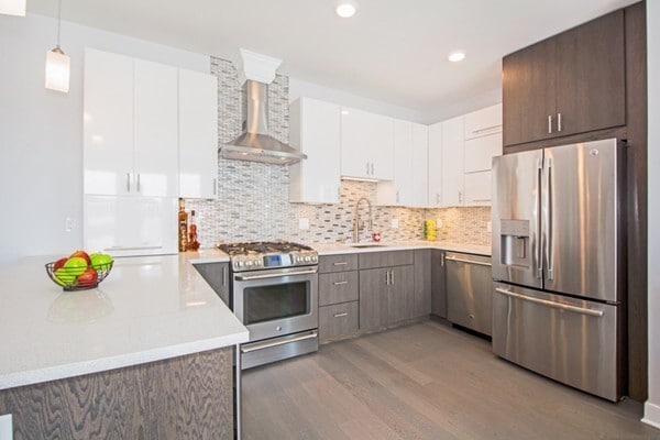 property at 18 Cliveden St