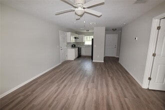 935 E McDonald Ave in Eustis, FL - Foto de edificio - Building Photo