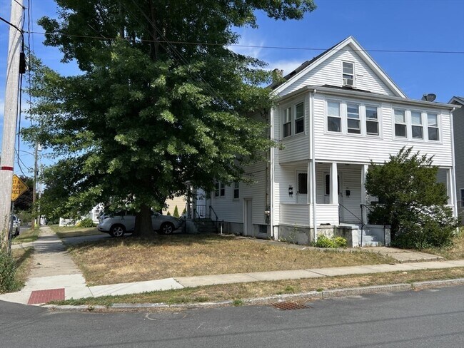 40 Florence St, Unit 2 in Winchester, MA - Building Photo - Building Photo