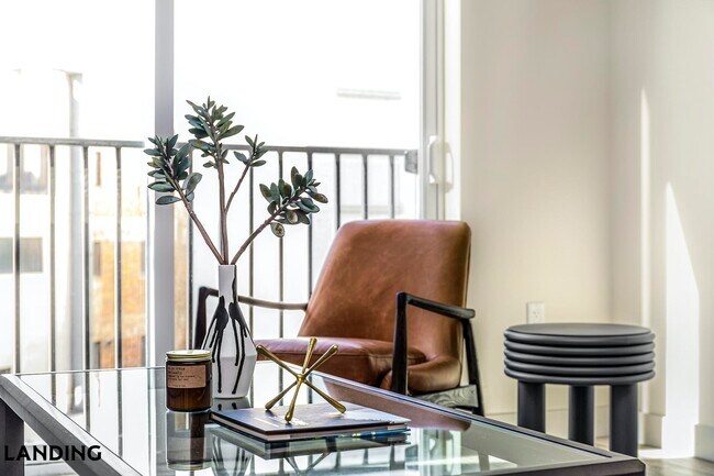 70 I St SE, Unit 70-0334 in Washington, DC - Foto de edificio - Building Photo