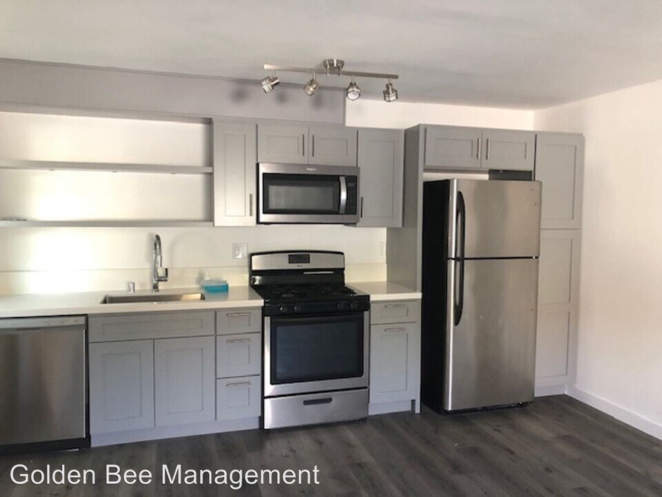 8923 Orion Ave in Los Angeles, CA - Foto de edificio