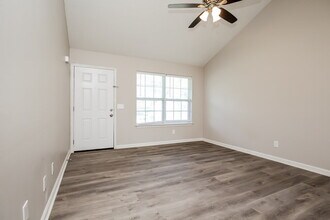 864 Lavergne Ln in La Vergne, TN - Building Photo - Building Photo