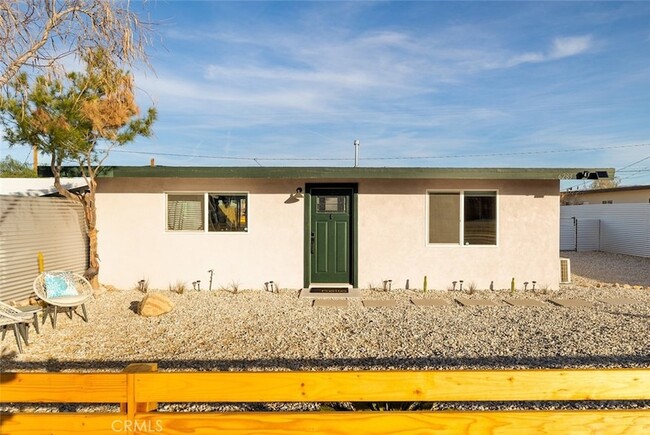 6283 Lupine Ave, Unit 302 in Twentynine Palms, CA - Foto de edificio - Building Photo