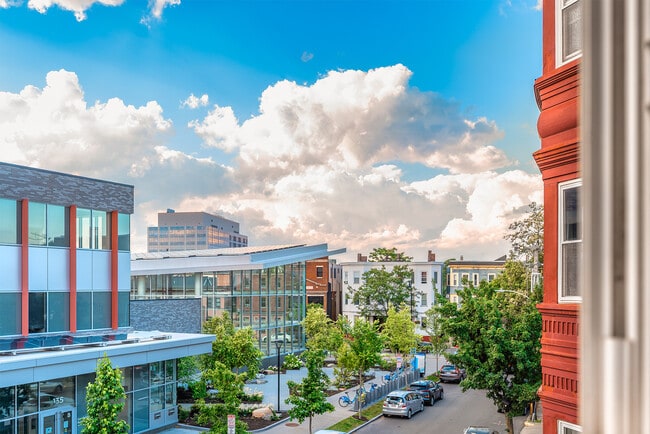 120 Berkshire St, Unit 122-3 in Cambridge, MA - Foto de edificio - Building Photo