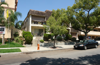 501 E San Jose Ave in Burbank, CA - Foto de edificio - Building Photo