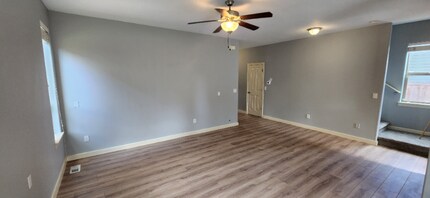 13460 SE Highpointe St in Clackamas, OR - Foto de edificio - Building Photo