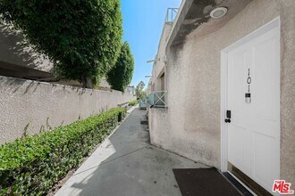 610 Venice Way in Inglewood, CA - Building Photo - Building Photo