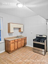 2628 S Kedzie Ave-Unit -1 in Chicago, IL - Building Photo - Building Photo