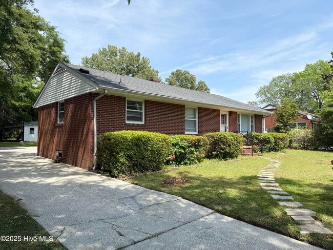 2703 Jackson Dr in Greenville, NC - Building Photo - Building Photo