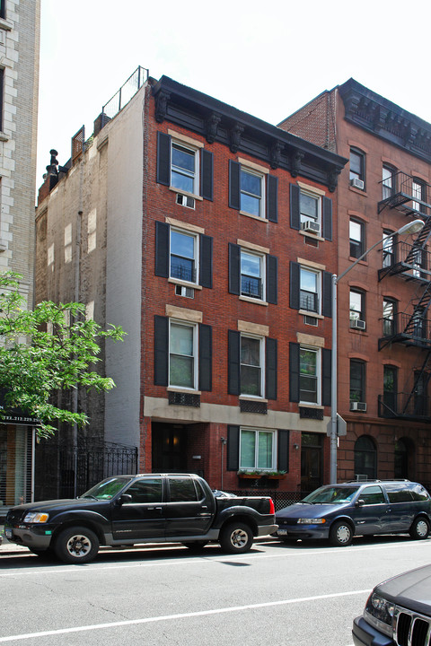 259 W 21st St in New York, NY - Building Photo