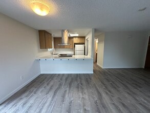 9620 NE 188th St, Unit POP four-plex in Bothell, WA - Foto de edificio - Building Photo