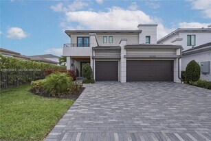 10730 Oceano Wy in Parkland, FL - Building Photo