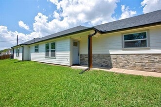 800 N Throckmorton St in Sherman, TX - Building Photo - Building Photo