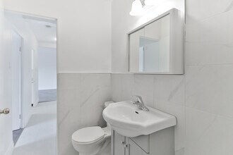 44 Saranac Blvd in Toronto, ON - Building Photo - Building Photo