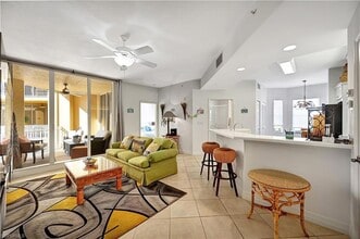 410 Bayfront Pl in Naples, FL - Building Photo - Building Photo