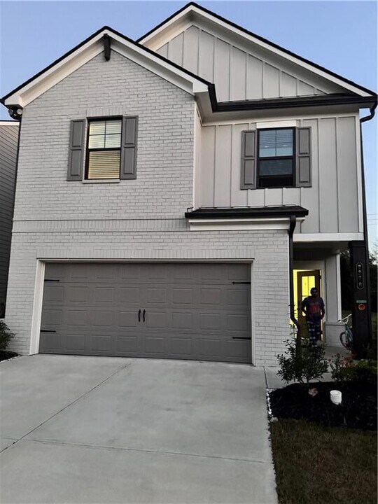 3370 Westgate Park Dr in Loganville, GA - Building Photo