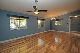 1041 Oak View Ct in Harrisonburg, VA - Building Photo - Building Photo