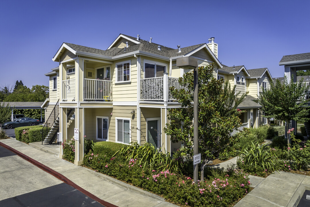 Lincoln Gardens Apartments in Napa, CA - Building Photo