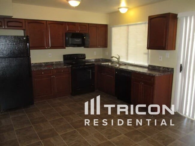 3827 W Gelding Dr in Phoenix, AZ - Building Photo - Building Photo