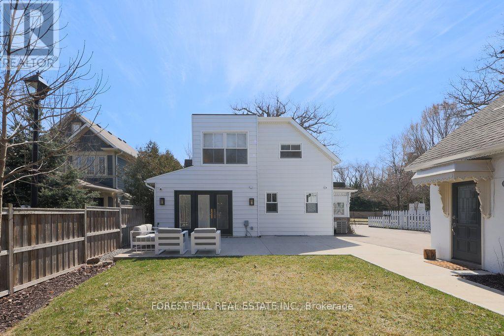 1207 Lorne Park Rd in Mississauga, ON - Building Photo