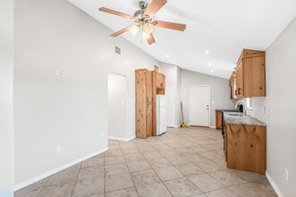 2002 TX-36 in Caldwell, TX - Building Photo - Building Photo