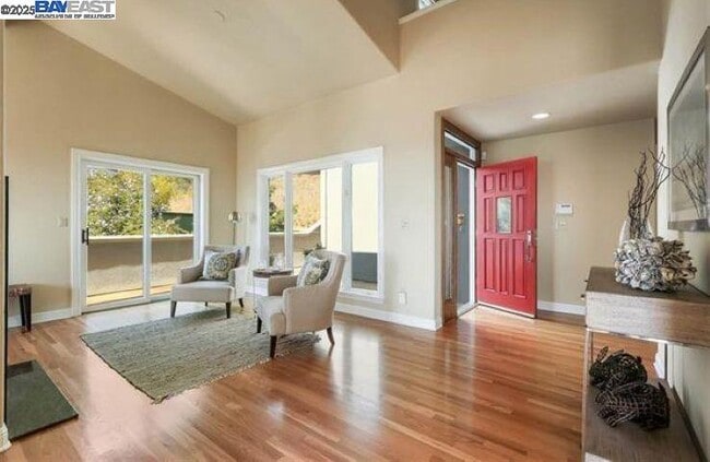 1838 Grand View Dr in Oakland, CA - Building Photo - Building Photo