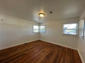 2504 44th St in Lubbock, TX - Foto de edificio - Building Photo