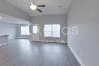 300 Hemlock Ct in Springfield, GA - Foto de edificio - Building Photo