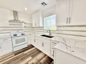 529 N Lincoln Ave in Manteca, CA - Building Photo - Building Photo