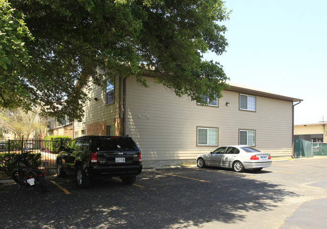 Nelray Apartments in Austin, TX - Building Photo - Building Photo