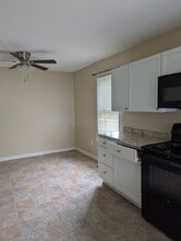9-16 Village St in Willington, CT - Foto de edificio - Building Photo