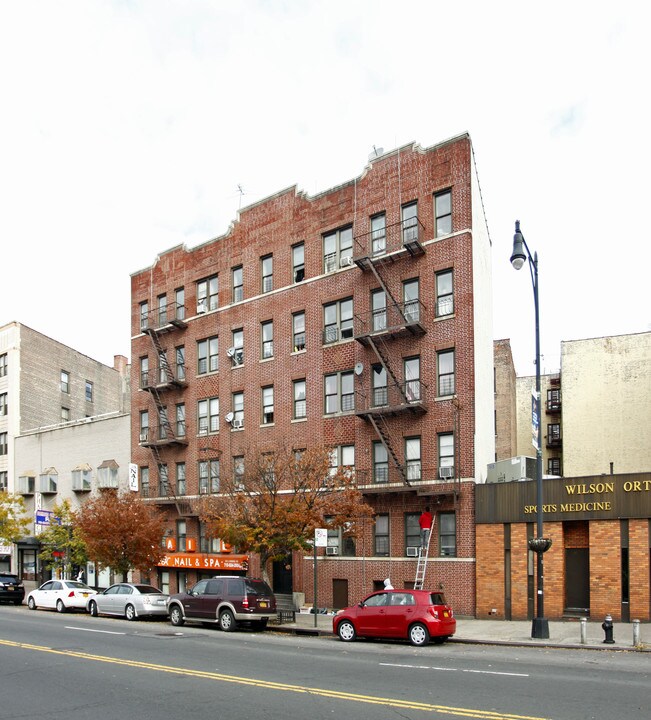 65 E Gun Hill Rd in Bronx, NY - Building Photo