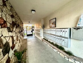 Kingston in Sherman Oaks, CA - Building Photo - Building Photo