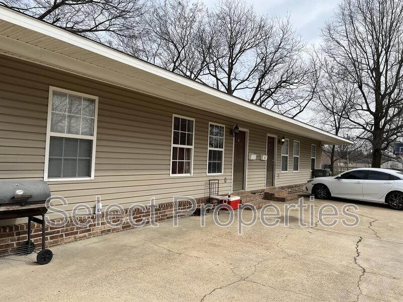 2216 Clark St in Jonesboro, AR - Building Photo