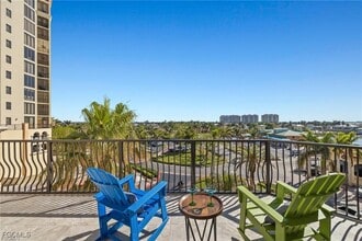 5781 Cape Harbour Dr in Cape Coral, FL - Foto de edificio - Building Photo