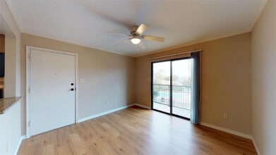904 University Oaks Blvd, Unit 124 in College Station, TX - Building Photo - Building Photo