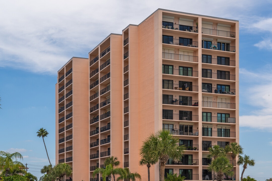 Windward Towers in Clearwater, FL - Building Photo