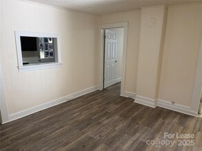 826 Cantwell St in Charlotte, NC - Building Photo - Building Photo