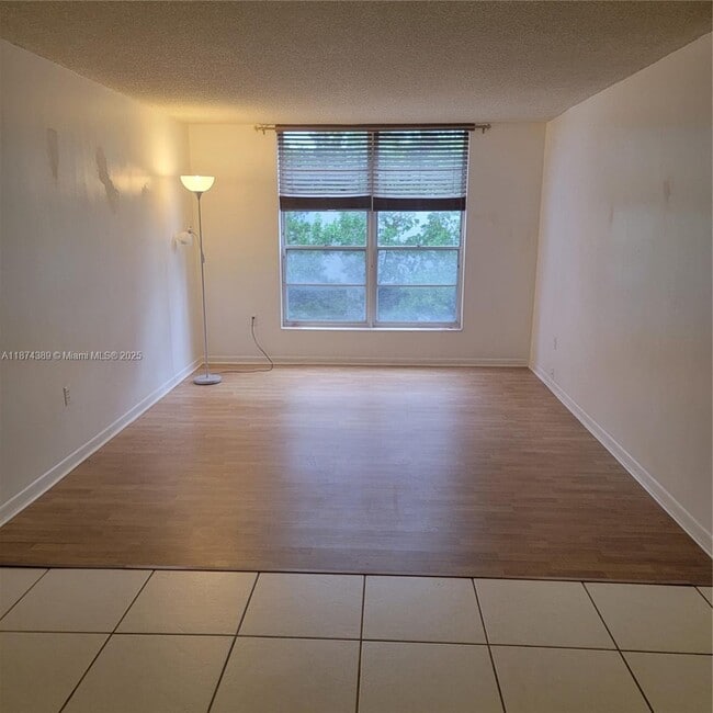 210 SW 11th St in Miami, FL - Building Photo - Building Photo