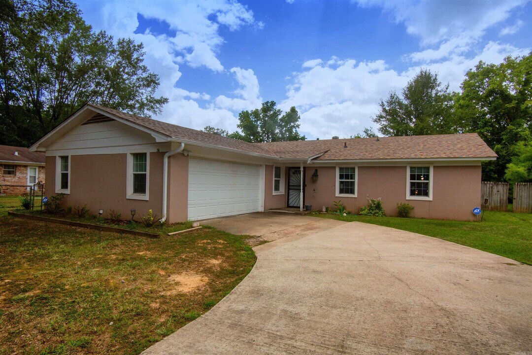 36 Melinda Dr in Little Rock, AR - Building Photo