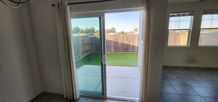 162 Sweetwater Ln in Templeton, CA - Foto de edificio - Building Photo