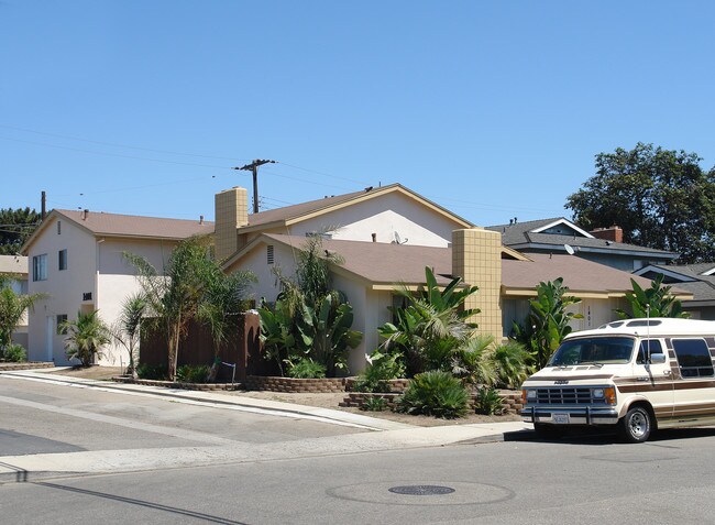 1401 Fremont Way in Oxnard, CA - Foto de edificio - Building Photo