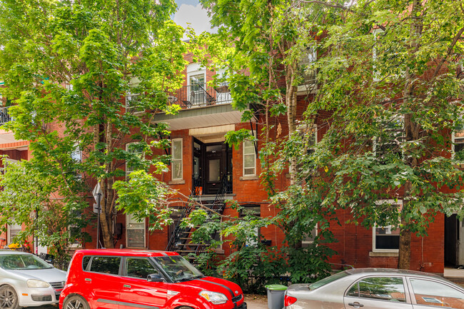 966 Saint-Ferdinand Rue in Montréal, QC - Building Photo - Building Photo