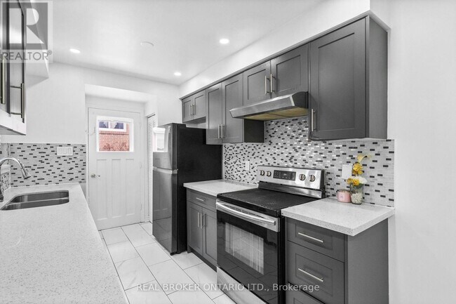 11 Cathcart Crescent in Brampton, ON - Building Photo - Building Photo