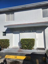 8025 NW 8th St in Miami, FL - Building Photo