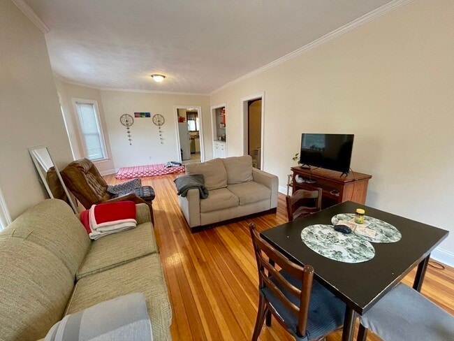 20 Coolidge Rd, Unit 2 in Boston, MA - Building Photo - Building Photo