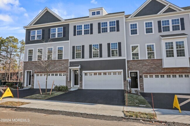 41 Wembley Wy in Tinton Falls, NJ - Foto de edificio - Building Photo